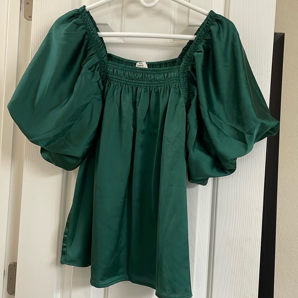 Entro Green puff sleeved A line top . NEW w/ out tags